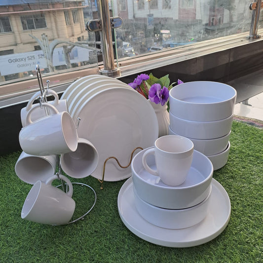 18pc Off white dinner set